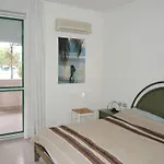 Spacious With Terrace And Pool In Apartment *