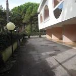 Spacious With Terrace And Pool In Apartment *