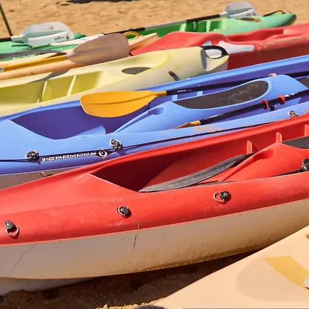 Spacious With Terrace And Pool In דירה