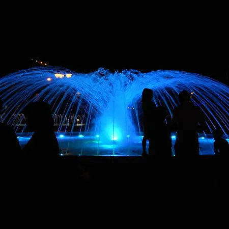 Spacious With Terrace And Pool In