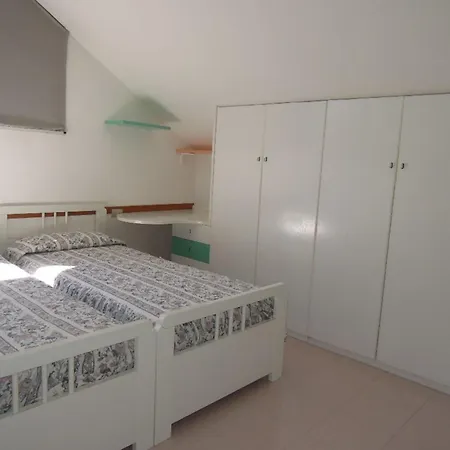 Spacious With Terrace And Pool In דירה ביביונה