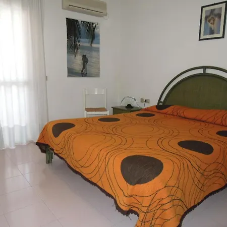 Spacious With Terrace And Pool In ביביונה