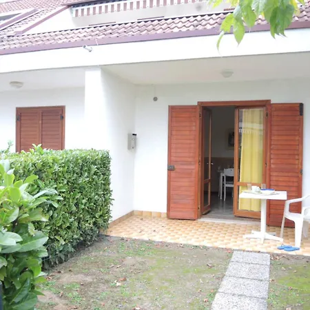 Spacious With Terrace And Pool In