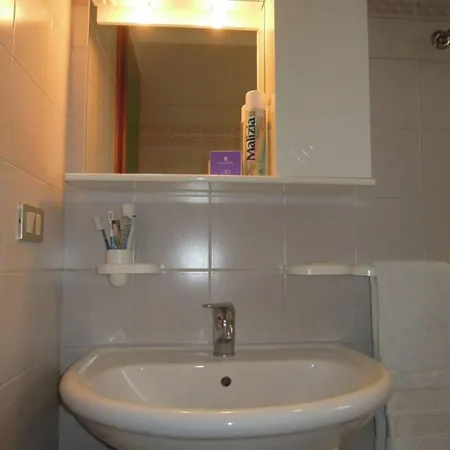 Spacious With Terrace And Pool In Appartamento