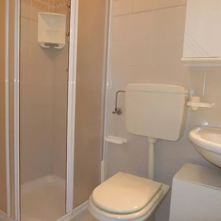 Spacious With Terrace And Pool In