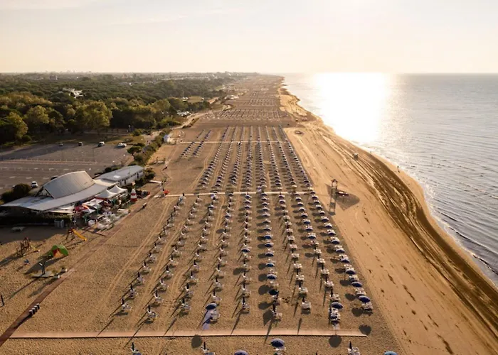 Spacious With Terrace And Pool In Apartment Bibione