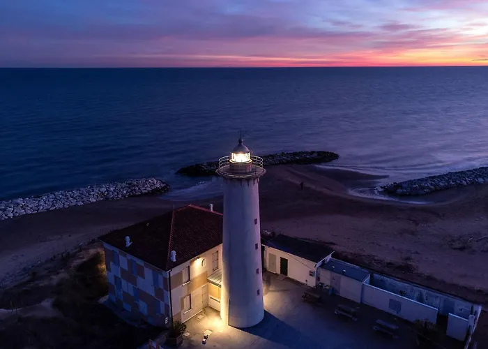 Spacious With Terrace And Pool In *