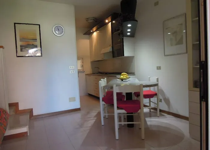 Spacious With Terrace And Pool In