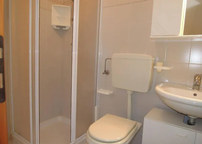 Spacious With Terrace And Pool In